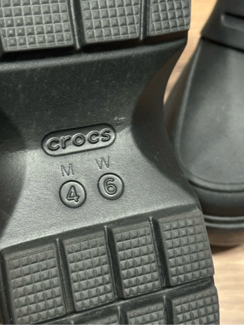 Crocs Stomp Loafer in Black Size 6 - Picture 11 of 13